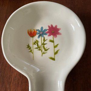 Rae Dunn NWT Floral Blooms Spoon Rest Artisan Collection